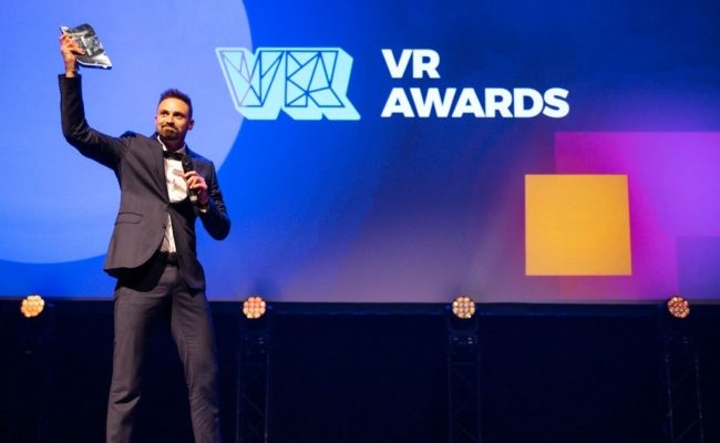 Lukas Stranger, CEO von NXRT, nahm in Rotterdam den International VR Award entgegen.