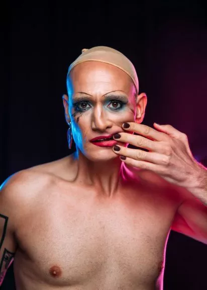 Drew Sarich in Hedwig and the angry Inch im Theater Vindobona.