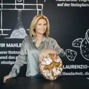 Zahlreiche Jobs stehen in der Bäckerei Ströck offen. Geschäftsführerin Irene Ströck wirbt um neue Mitarbeiter.