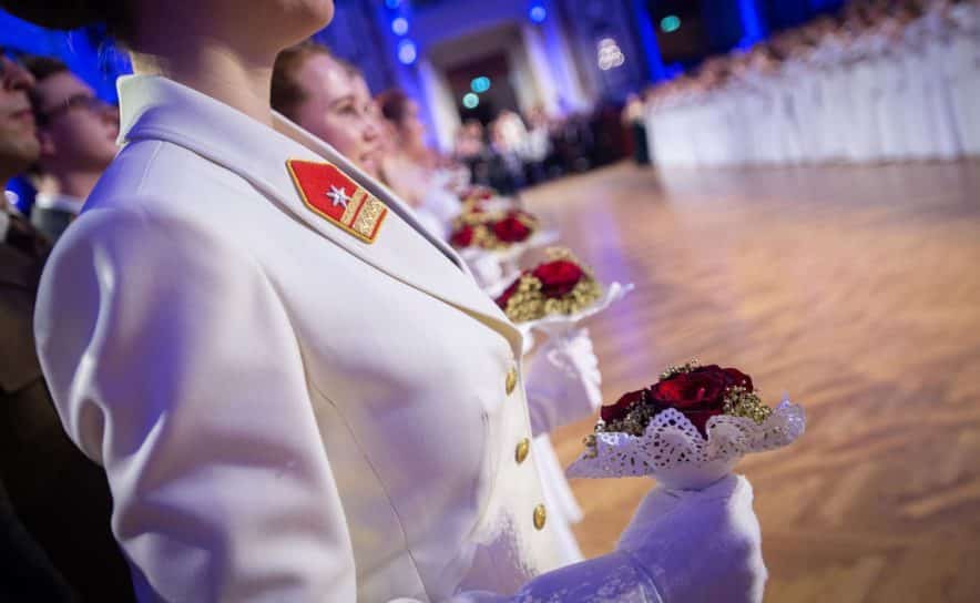 "Hereinspaziert" zum Ball der Offiziere