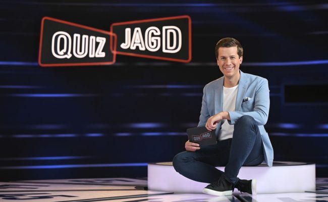 Die TV-Show Quizjagd auf ServusTV steigerte 2022 den Marktanteil von 5,1% auf 7,2%.