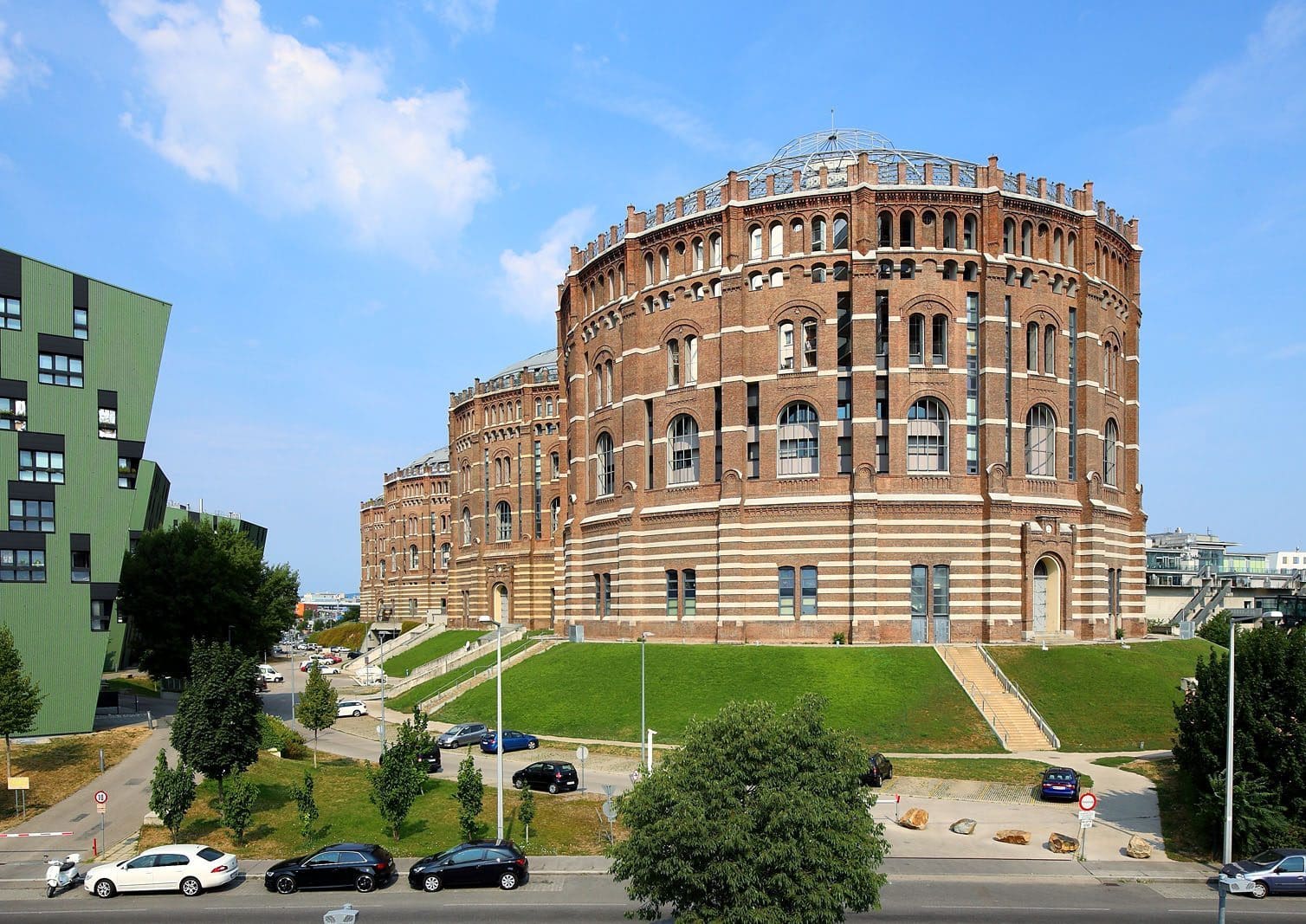 Die Planet.tt Bank Austria Halle Gasometer ist Teil des historischen Bauwerks.