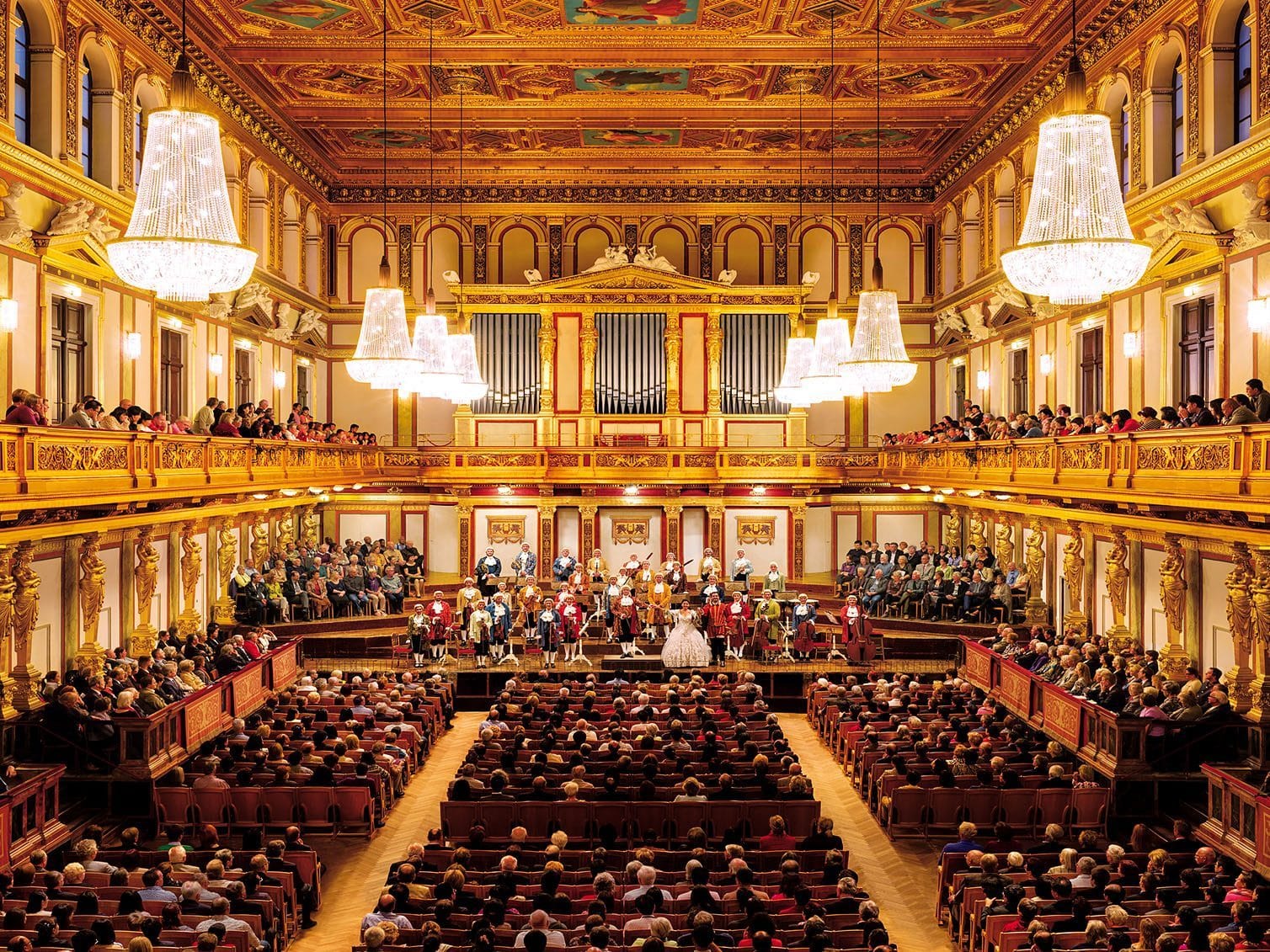 Vienna Mozart Orchestra im Goldener Saal des Musikverein.