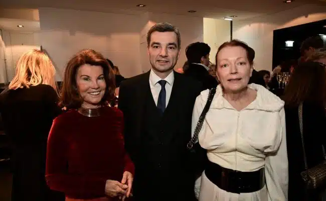 Brigitte Bierlein (Bundeskanzlerin a.D.), Wolfgang Peschorn (Finanzprokuratur) und Ingried Brugger im Bank Austria Kunstforum Wien.