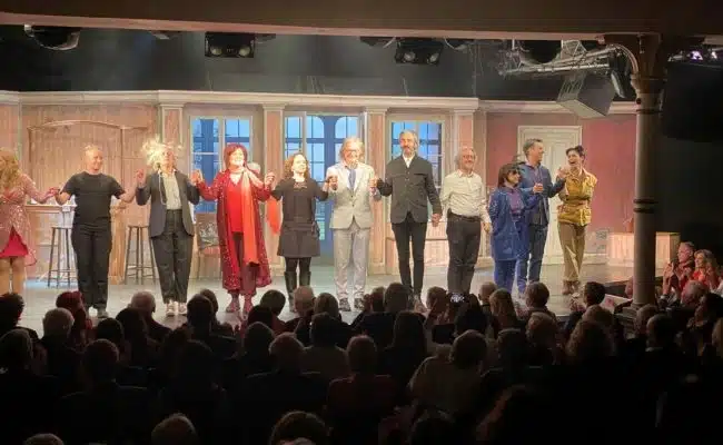 Peter Hofbauer mit "Soul Sisters" Team & Cast beim Schlussapplaus.