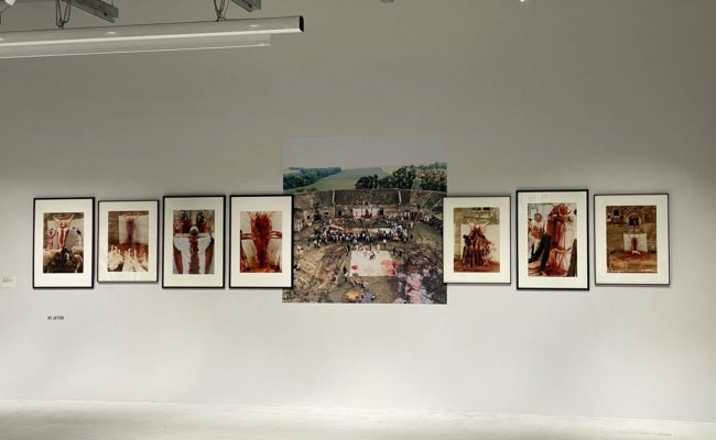 Fotos zur 80. Aktion von Hermann Nitsch in einer Ausstellung im Fotomuseum WestLicht in Wien.