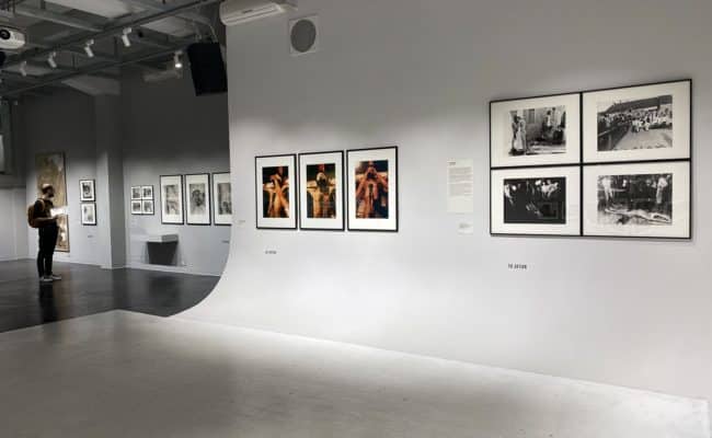 Fotos zu Aktionen von Hermann Nitsch in einer Ausstellung im Fotomuseum WestLicht in Wien.