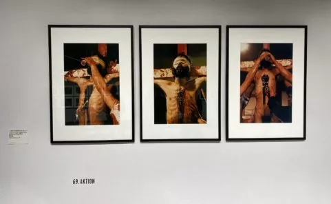 Fotos zur 65. Aktion von Hermann Nitsch in einer Ausstellung im Fotomuseum WestLicht in Wien.