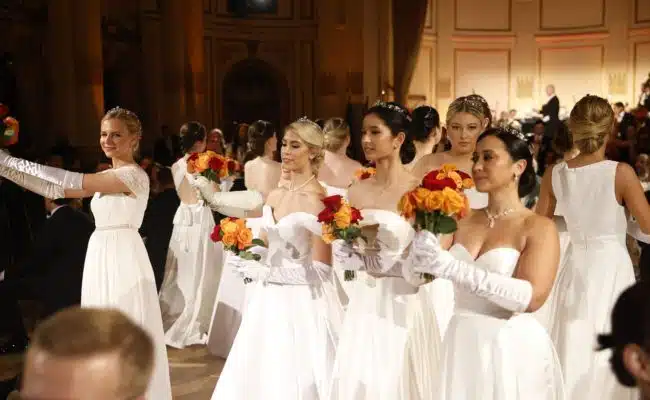 Debütanten bei der Balleröffnung des Viennese Opera Ball 2023 in New York City.