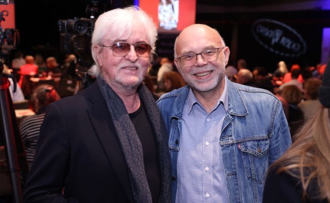 Reinhold Bilgeri und Mario Rossori besuchten die Lese-Show Tour "My Friend Freddie" von Rudi Dolezal im CasaNova.