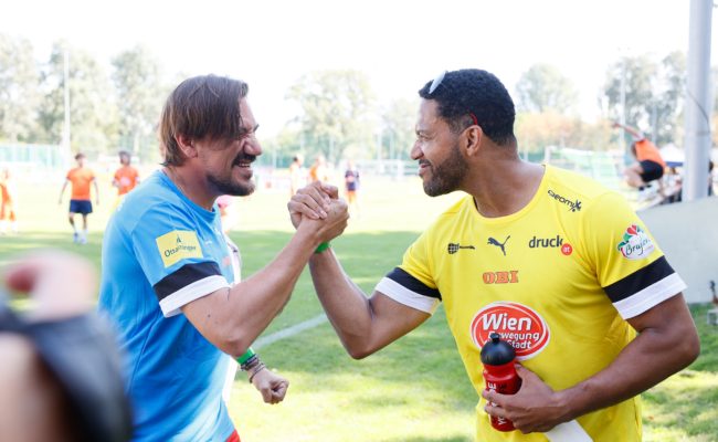 Christian Stani, Cesár Sampson beim Band Fussball Cup 2023.