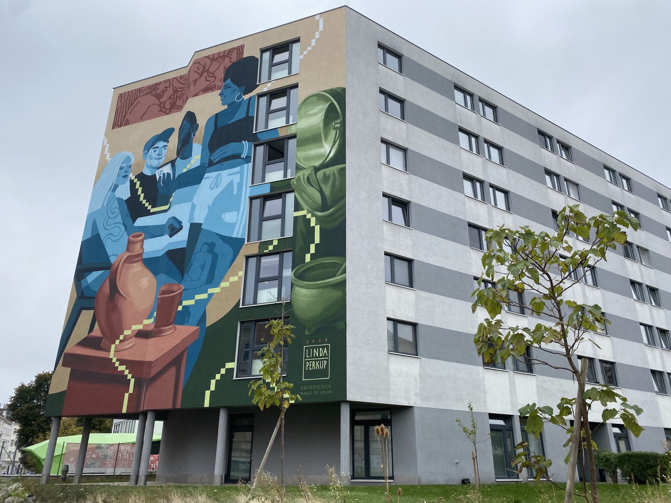 Streetart Fassade in Wien 19, Gymnasiumstraße 85 von Linda Steiner und Paul Riedmüller aka Perkup..