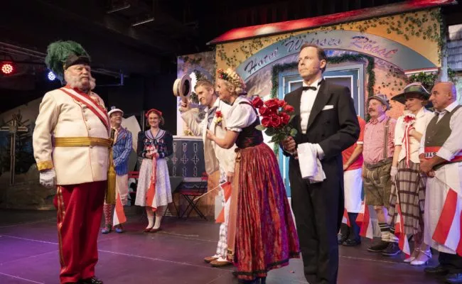 Joesi Prokopetz spielt den Kaiser Franz Joseph "im Weßen Rößl" im Wiener Metropol.