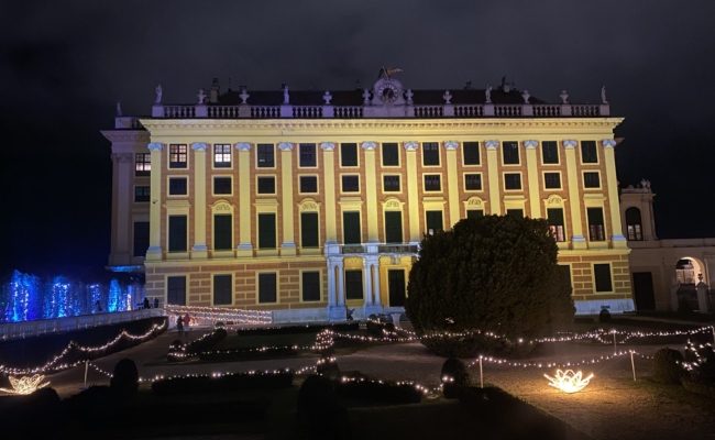 Winter Wonderland Lichterpark im Kronprinzengarten beim Schloss Schönbrunn