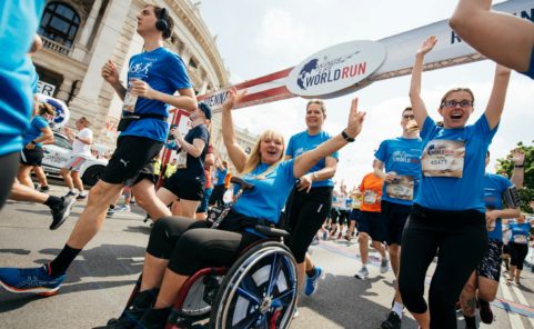 Viele Teilnehmer werden am Wings for Life World Run in Wien am 5.Mai 2024 teilnehmen.