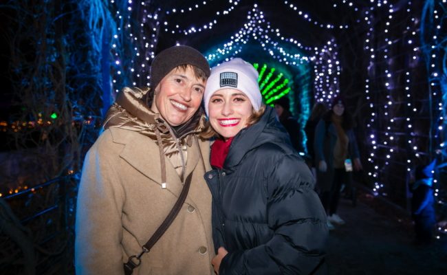 Gerti Schmidt mit Tochter Esther bei der Winter Wonderland Eröffnung in Schönbrunn