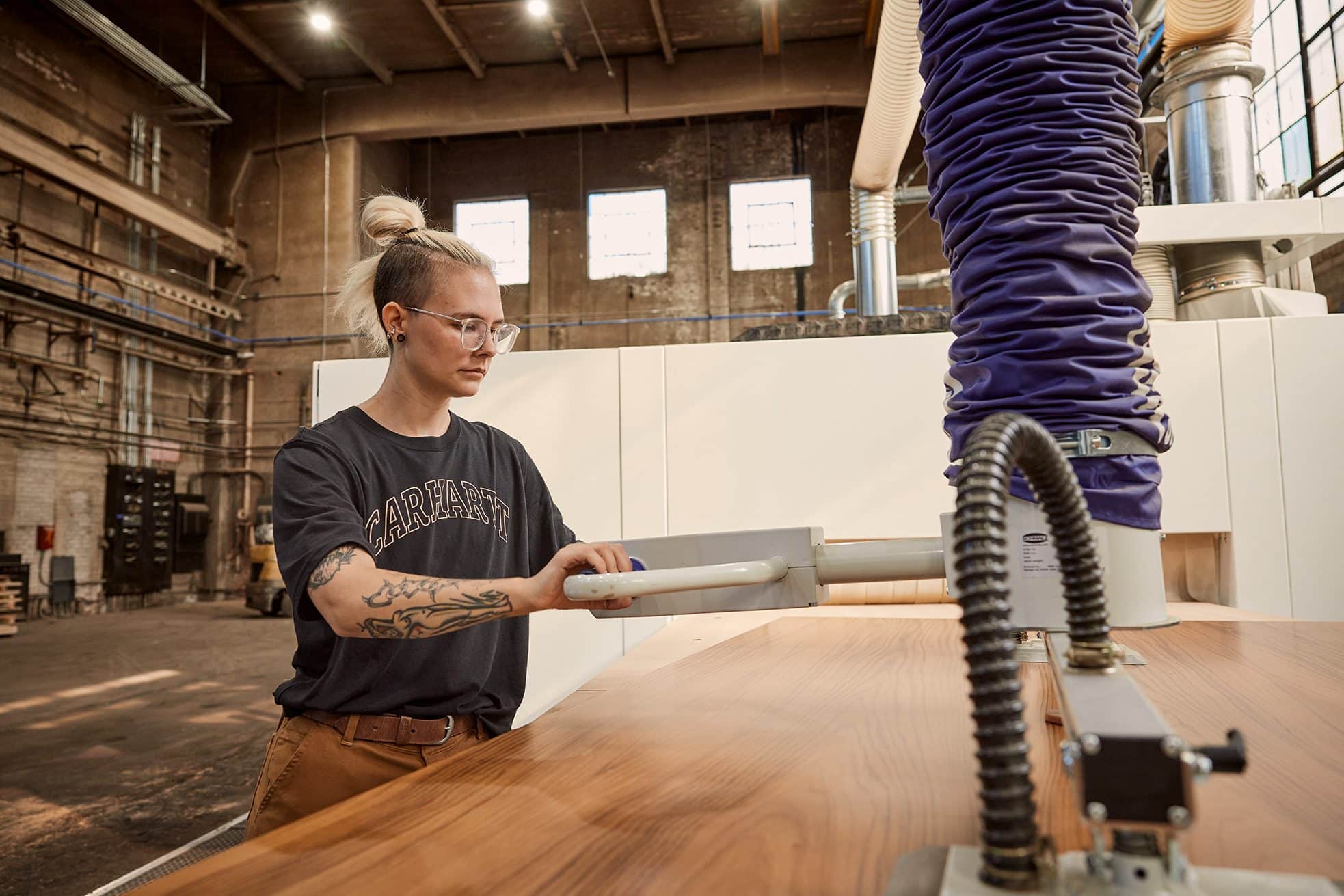 Carhartt Frauen im Handwerk Kollektion Frühling 2024.