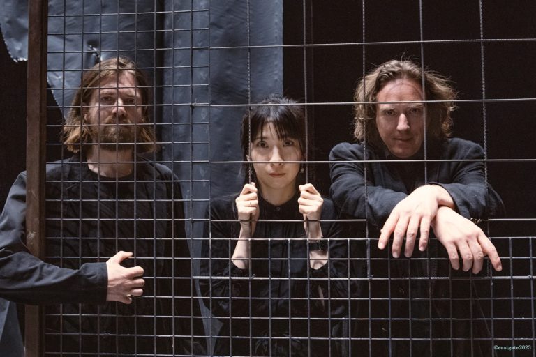 Tangerine Dream bestehend aus Paul Frick, Hoshiko Yamane, Thorsten Quaeschning.