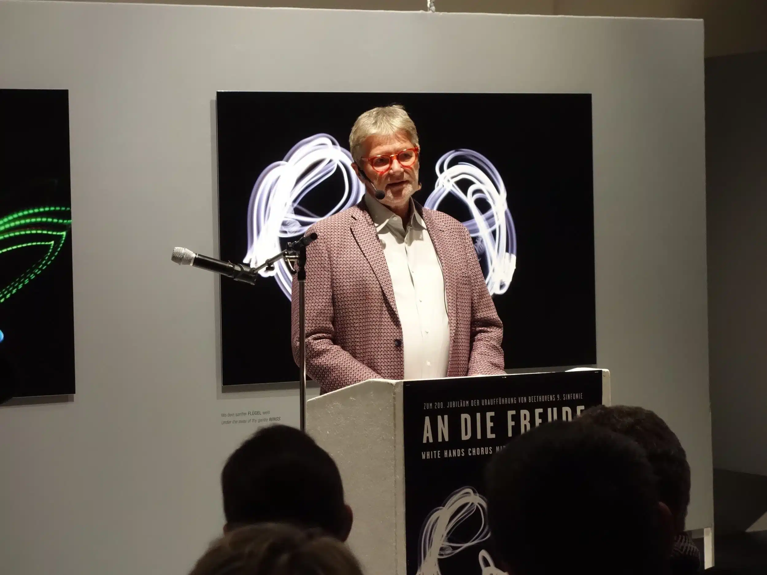 WestLicht Geschäftsführer Peter Coeln hielt die Eröffnungsrede zu "An die Freude".