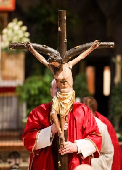 Ostergottesdienste in Wien am Karfreitag: Feier vom Leiden und Sterben Christi mit Kardinal Schönborn 2023.