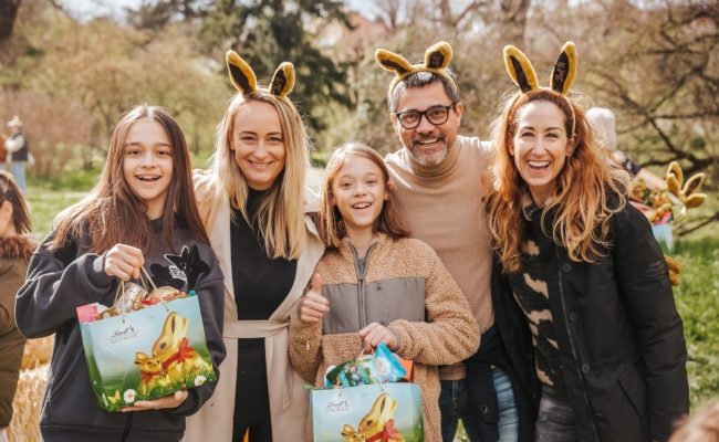 Familie Schmid mit Kati Bellowitsch in Schönbrunn zu Osterbeginn am Palmsonntag.