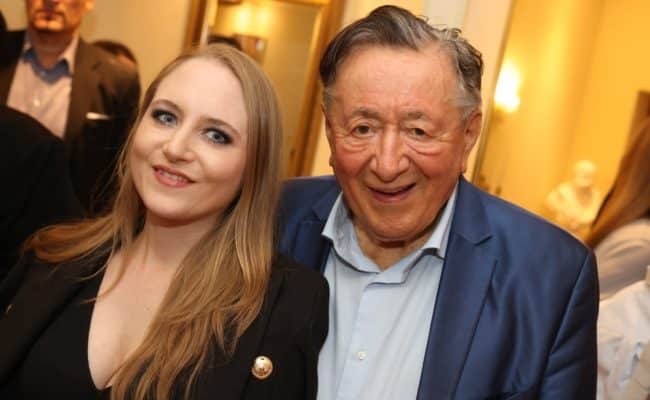 Jacqueline und Richard Lugner bei der Premiere im Gloria Theater von "Hasch mich, ich bin der Mörder".