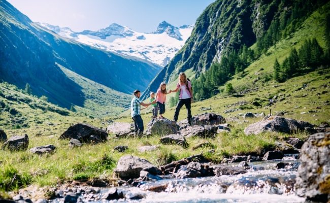 Großes Angebot an Wander-Packages für Familien am Hohe Tauern Panorama Trail.