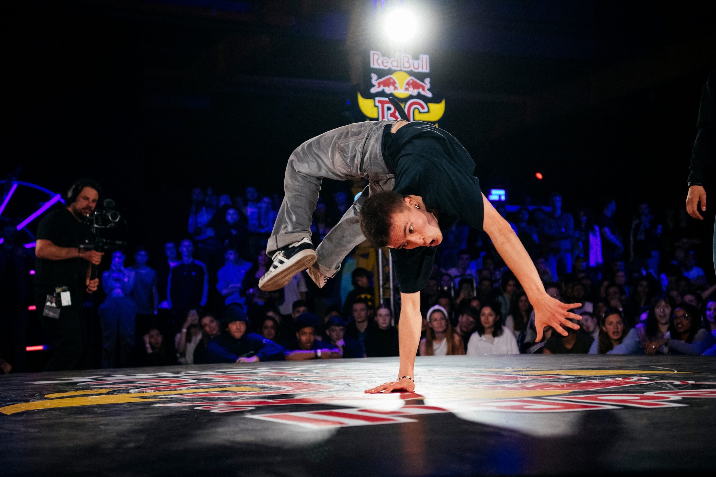 B-Boy Hynamite bei den Red Bull BC One Cypher Austria.