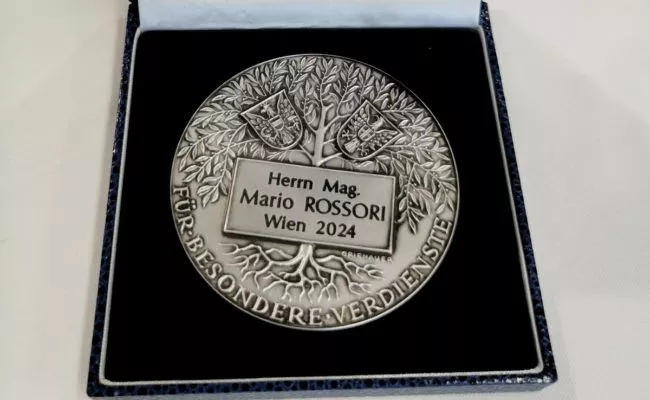 Silberne Ehrenmedaille der WKÖ für Mario Rossori.