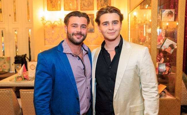 Ivan und Oskar Trojani bei der Premiere des Stücks "Ich liebe das Leben" im Schönbrunner Stöckl.