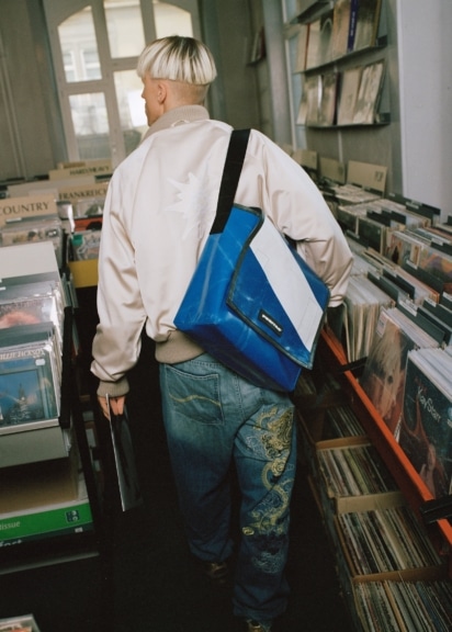 30 Schallplatten fasst die F21 Nightclub von Freitag. Das Ur Design der DJ Bag stammt aus 1995.