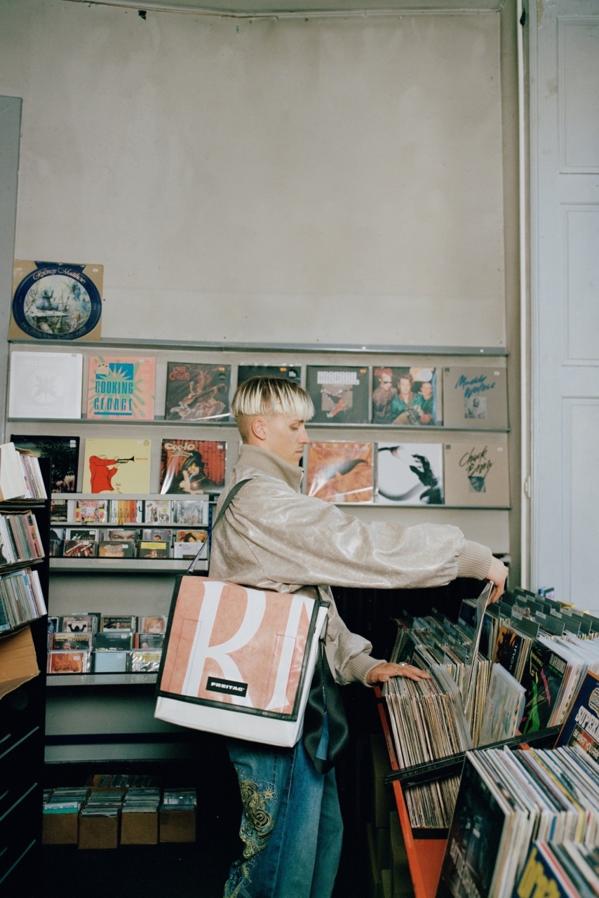 30 Schallplatten passen in die F21 Nightclub von Freitag.
