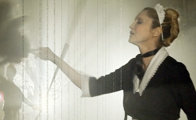 Cécile Nordegg im Video zum Album "Hofpalaver"