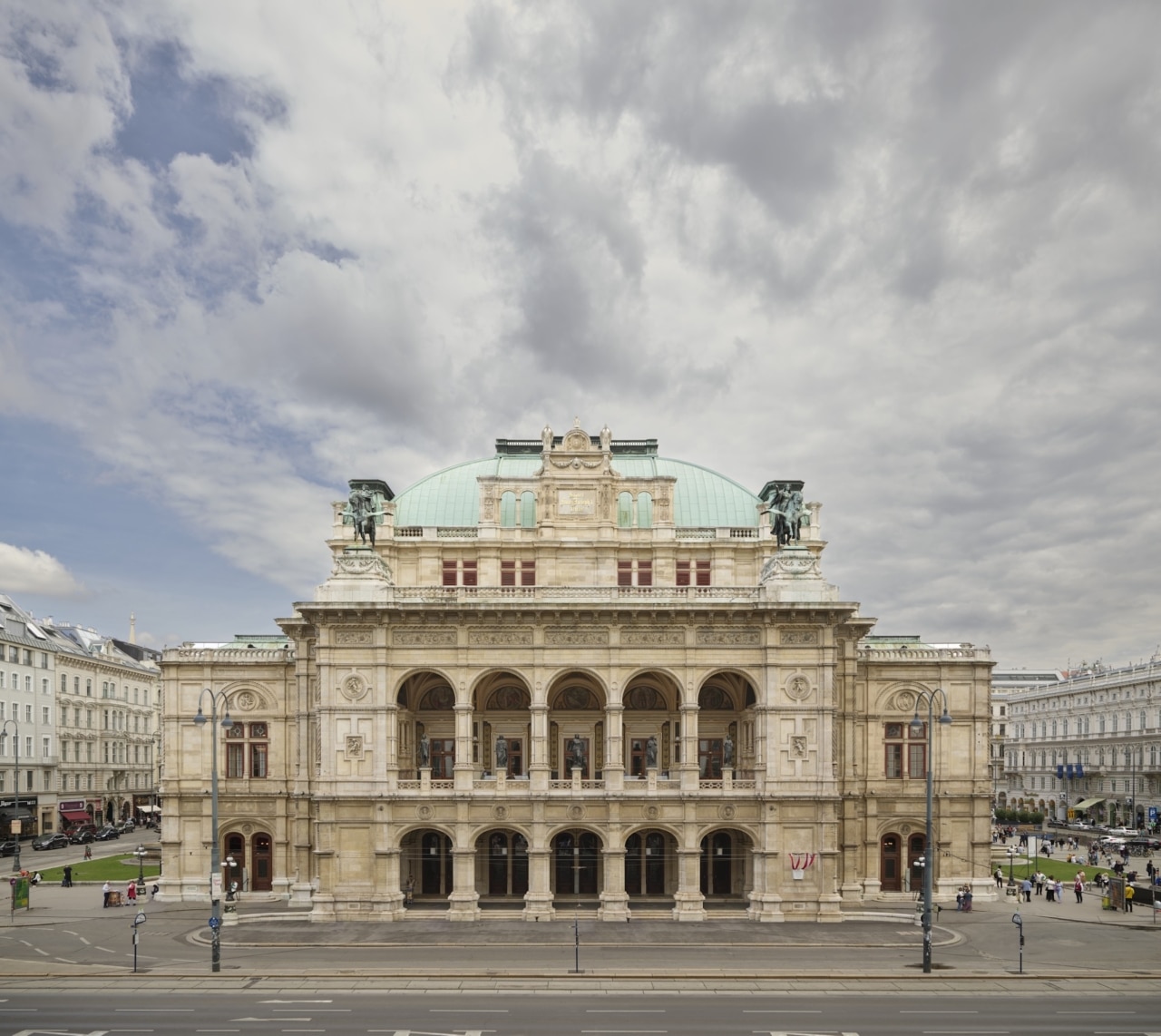 Wiener Staatsoper bei Tag, Ringseite