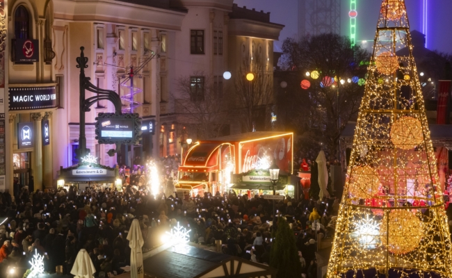 Der Coca-Cola Weihnachtstruck am Riesenradplatz | © Martin Steigerim Prater Der Coca-Cola Weihnachtstruck am Riesenradplatz | © Martin Steigerim Prater