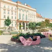 Die Enzi-Farben 2026 sind Punschkrapferlrosa und Sodazitrongelb