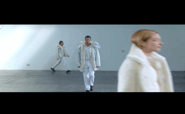 Helmut Lang, Videostill, Helmut Lang Collection Hommes Femmes Séance de Travail Défilé # Hiver 98/99 (1998).