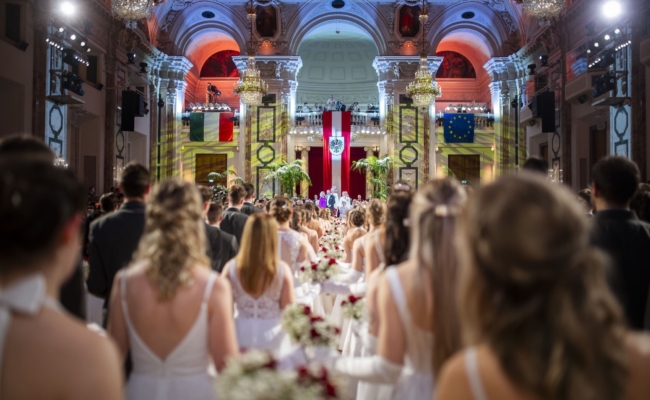 Ball der Offiziere 2026 - Eröffnung | © BMLV/Paul Kulec Wiener Hofburg: Einzug des Jungdamen- und Jungherrenkomitees und der Ehrengäste