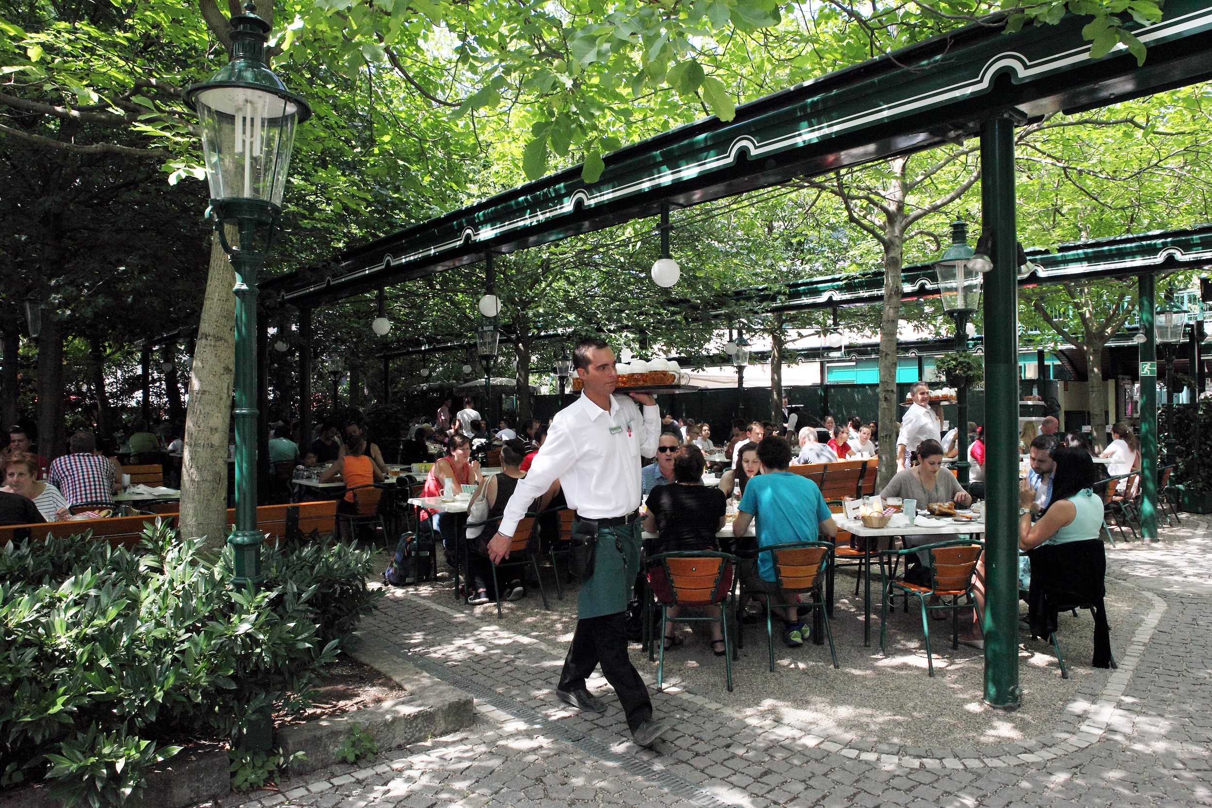 Wie jedes Jahr öffnet das „Schweizerhaus“ nach der Winterpause Mitte März.