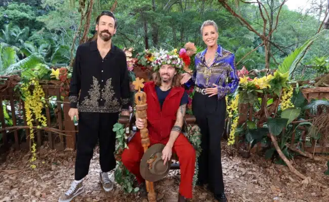 Sonja Zietlow, Jan Köppen und Gil Ofarim, der RTL zum Dschungelkönig 2026.