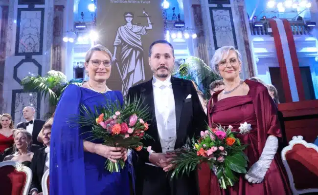 Dr.in Stefanie Hubig, Dr. Alexander T. Scheuwimmer und Dr.in Anna Sporrer beim Juristenball 2026.