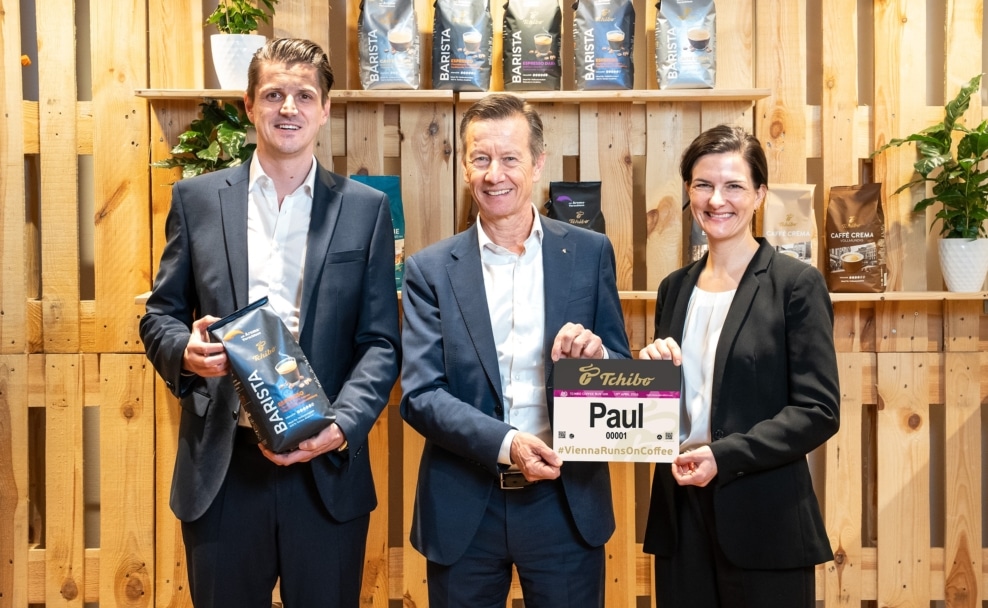 Tchibo Coffee Run Präsentation im Rahmen des Vienna City Marathon 2026 mit Dominik Konrad (GF VCM Group), Paul Unterluggauer (Tchibo Österreich GF), Kathrin Widu (GF VCM Group).