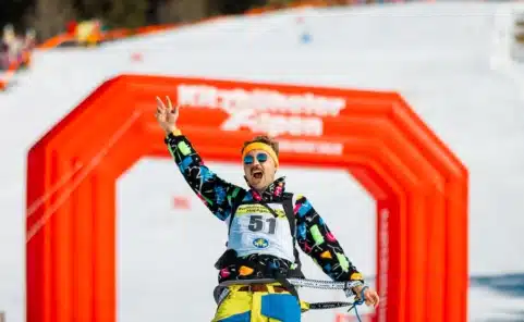 Jubel im Ziel beim Gaudi Skirennen am Retro Skitag in Hopfgarten / Itter.