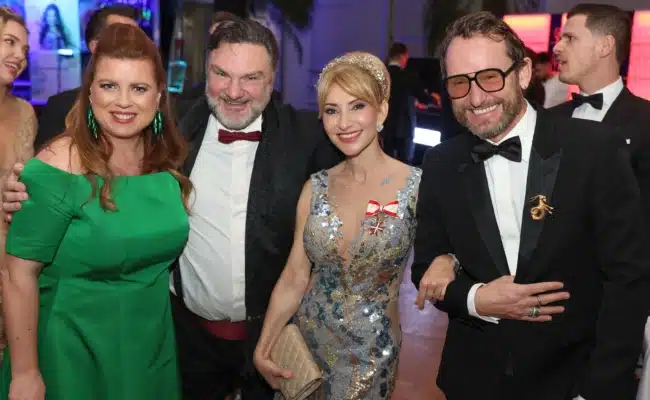 Juristenball 2026 – Kopmajer, Leutgeb, Angatscheva, Baur | © Katharina Schiffl Simone Kopmajer, Martin Leutgeb, Donka Angatscheva und FJ Baur beim Juristenball 2026.