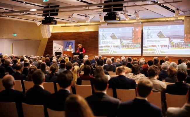 Voller Festsaal beim 16. Aufsichtsratstag an der Wirtschaftsuniversität Wien 202