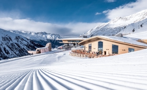 Der Top Mountain Crosspoint auf 2.175 Metern thront inmitten der Ötztaler Bergwelt und verwandelt sich bei „Diamond Beats“ in eine der exklusivsten Open-Air-Bühnen der Alpen. Bildnachweis: