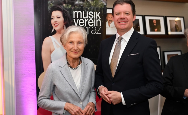 Irmgard Griss und Michael Nemeth | © Christian Jobst Präsidentin Irmgard Griss und Intendant Michael Nemeth bei der Präsentation des Musikvereins Graz in Wien.