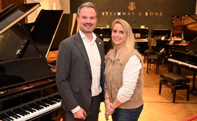 Frühlingslounge des Musikvereins Graz bei Steinway & Sons | © Christian Jobst Tobias Schröter und Stefanie Traunig bei der Frühlingslounge bei Steinway & Sons Wien
