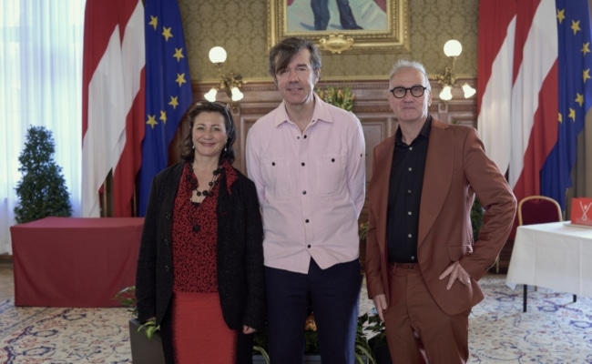 Stefan Sagmeister bei der Ehrung mit dem Goldenen Verdienstzeichen des Landes Wien im Wiener Rathaus