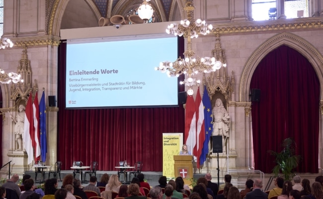 Bei der Fachtagung „Wien gegen Rassismus“ im Wiener Rathaus wurde der aktualisierte „Wiener Aktionsplan gegen Rassismus“ vorgestellt